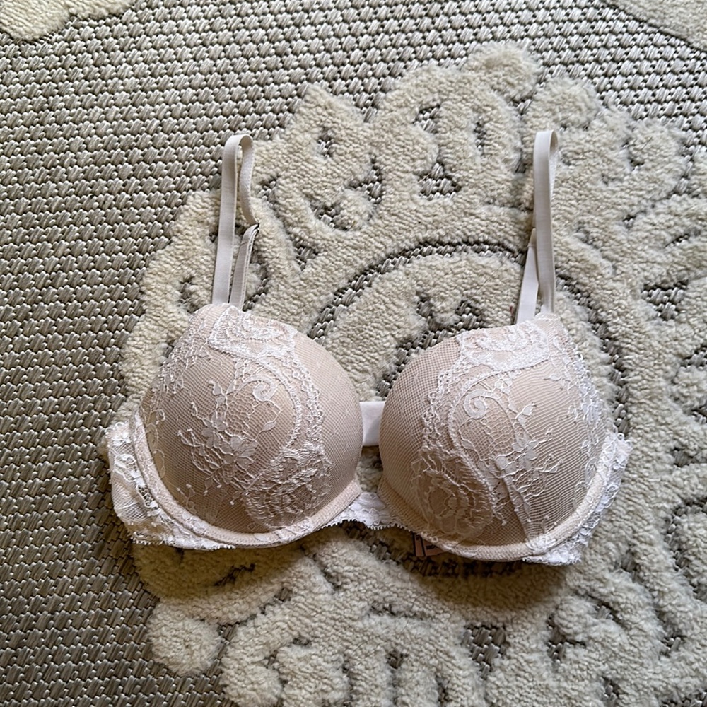 Victoria’s Secret Very Sexy push up lace bra
